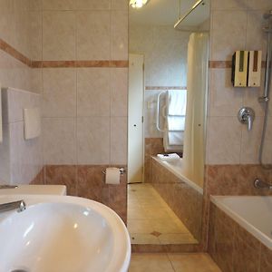Studio Spa Bath